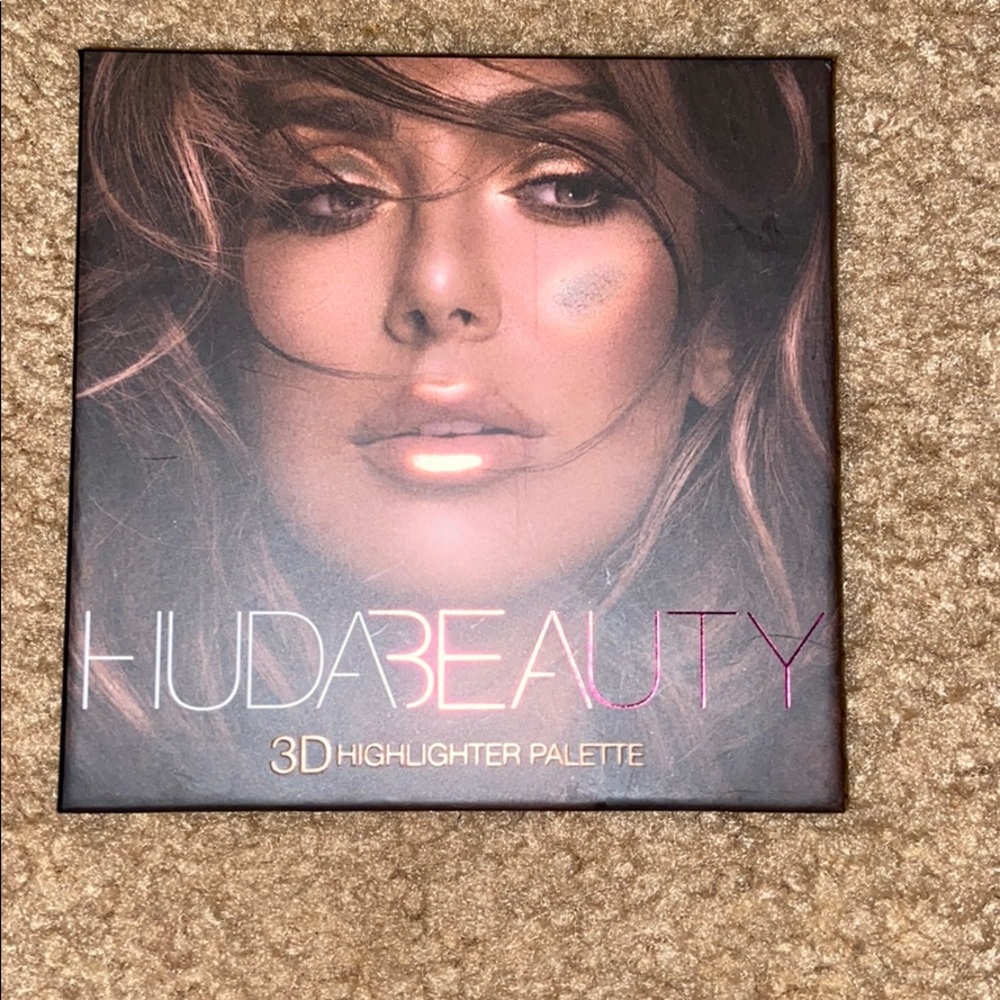 Huda Beauty 3D Highlighter Palette